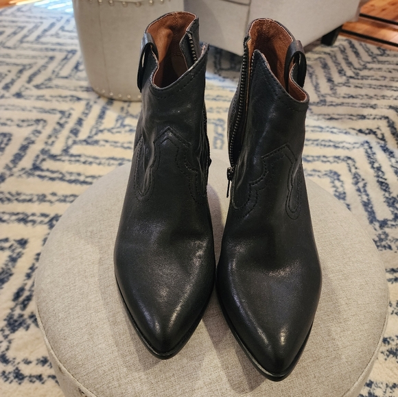 Frye Reina Women's Western Vibe Black Leather Ankle Bootie (Size 8M) - Picture 2 of 10